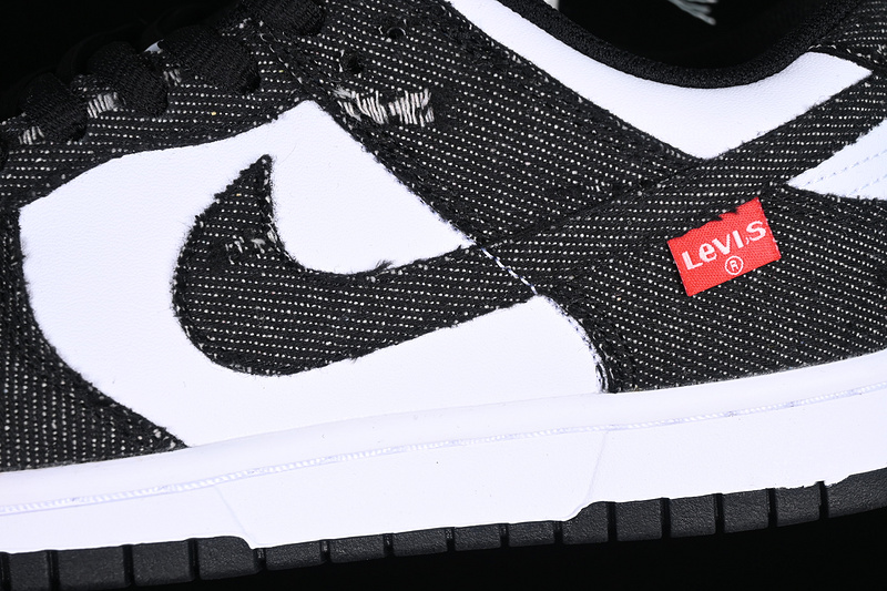 Sb Dunk Low Levis White/Black 19