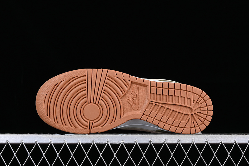 Otomo Katsuhiro Dunk Low Sb Brown/White 9