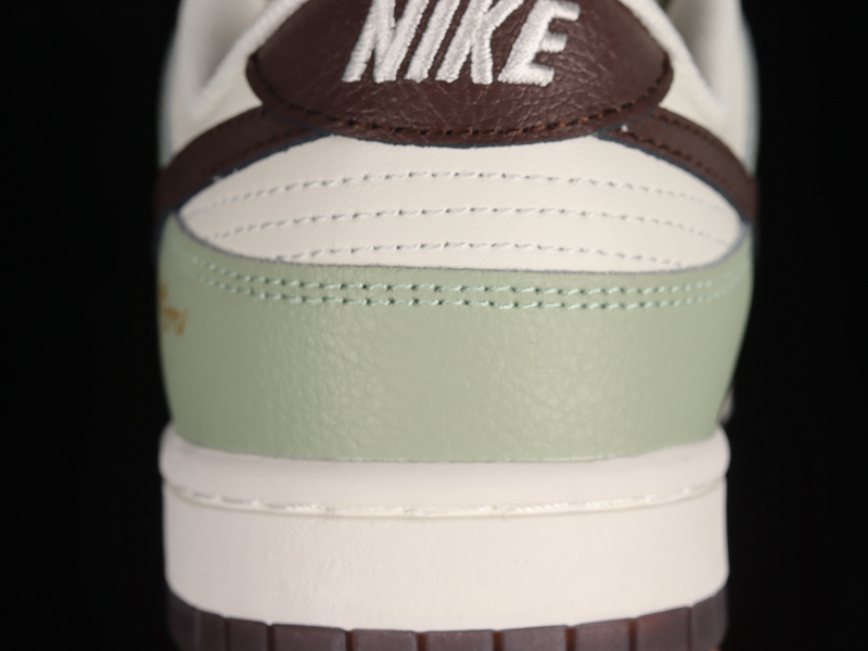 Sb Dunk Low L*V White/Green/Red 3