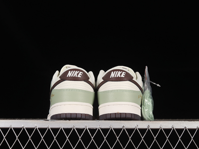 Sb Dunk Low L*V White/Green/Red 5