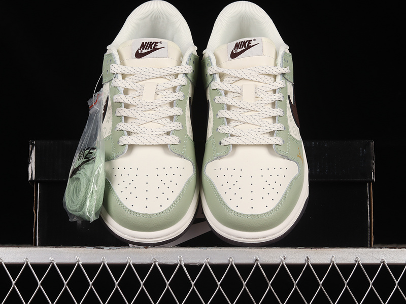 Sb Dunk Low L*V White/Green/Red 7