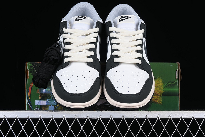 Otomo Katsuhiro X Sb Dunk Low White/Black/Grey 23