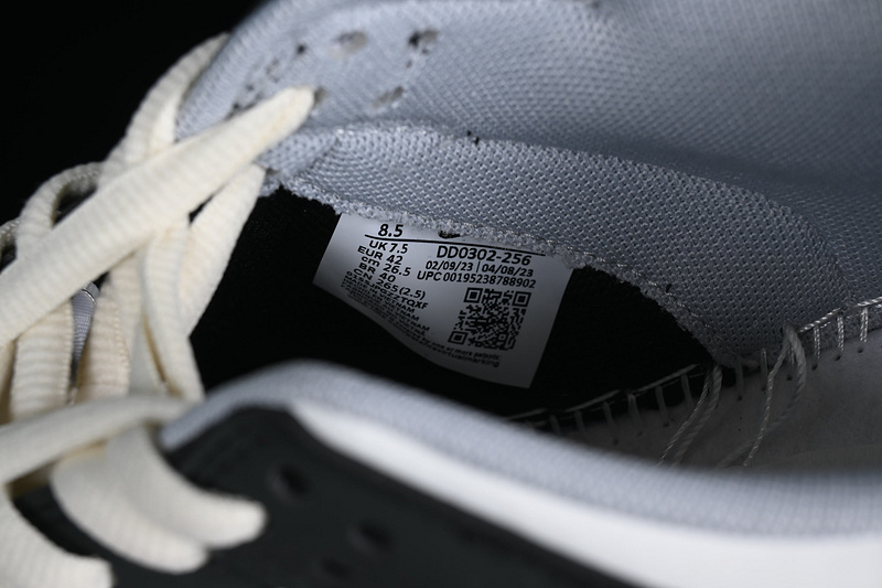 Otomo Katsuhiro X Sb Dunk Low White/Black/Grey 29