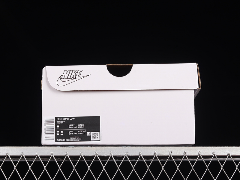 Sb Dunk Low White/Black 9