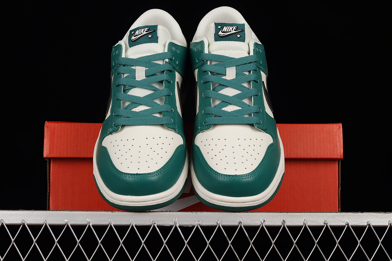 Dunk Low Se Lottery Pack Pale Ivory/Malachite/Pale Ivory/Black 17