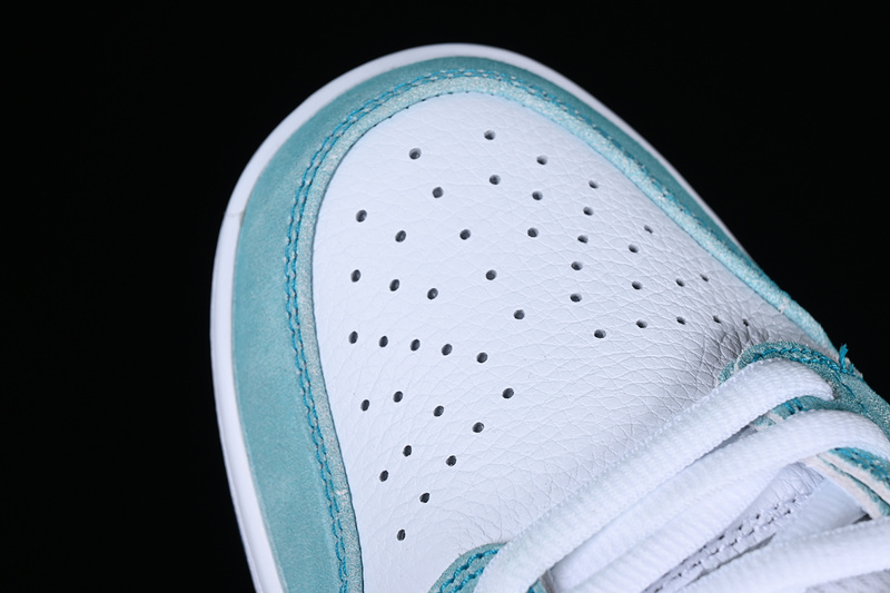 April Skateboards X Dunk Low Sb Turbo Green/Metallic Silver 21