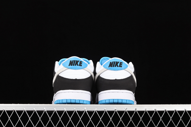 Sb Dunk Low Prm White/Black/Laser Blue 17