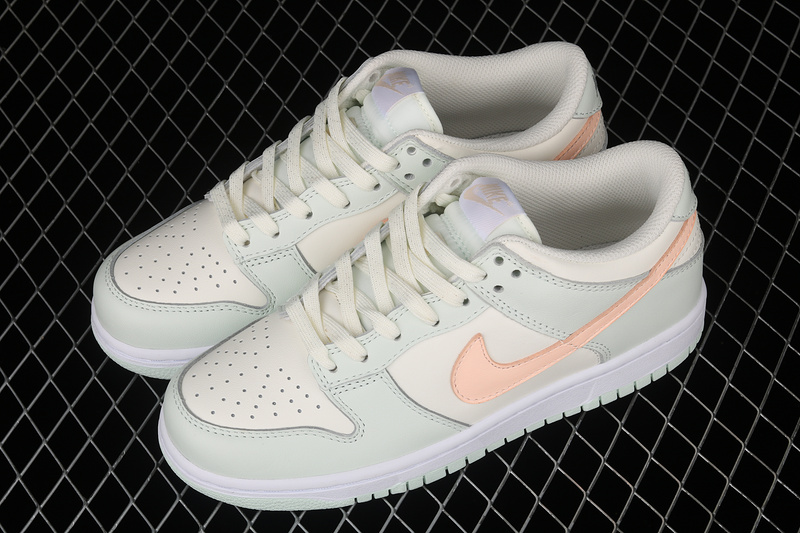 Sb Dunk Low Sail/Crimson Tint/Barely Green/White 9