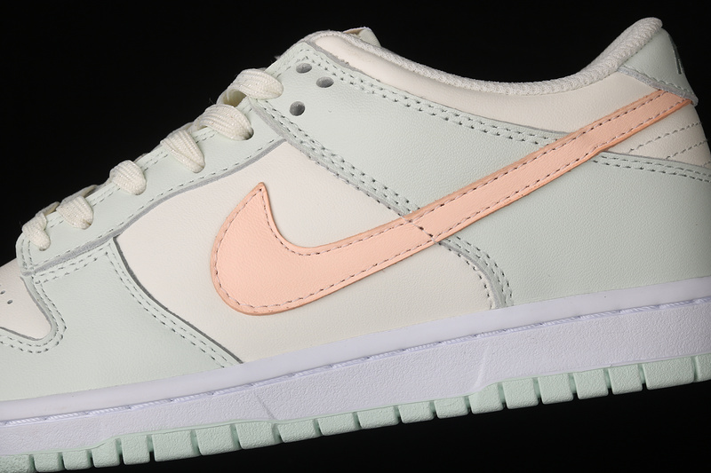 Sb Dunk Low Sail/Crimson Tint/Barely Green/White 31