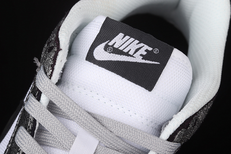 Zg Sb Dunk Low Shimmer Silver/Black/White 11