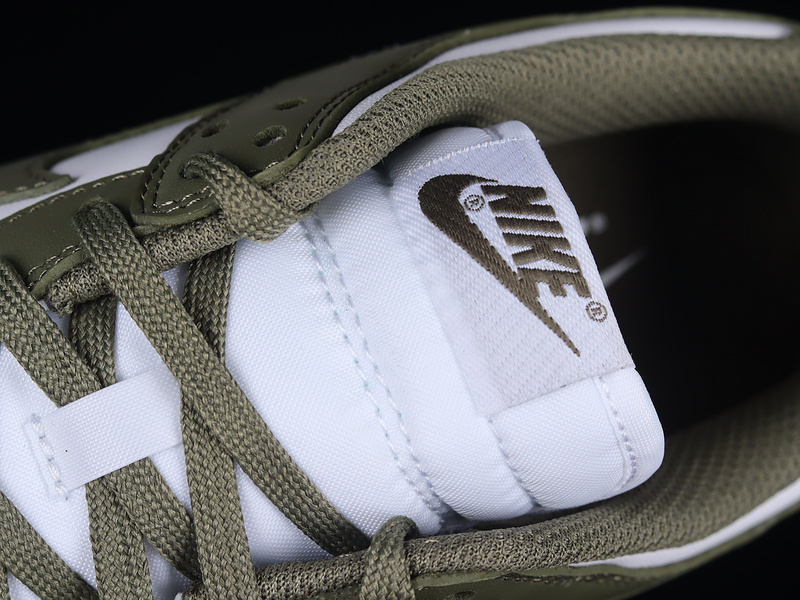 Dunk Low Sb White/Medium Olive/White 23