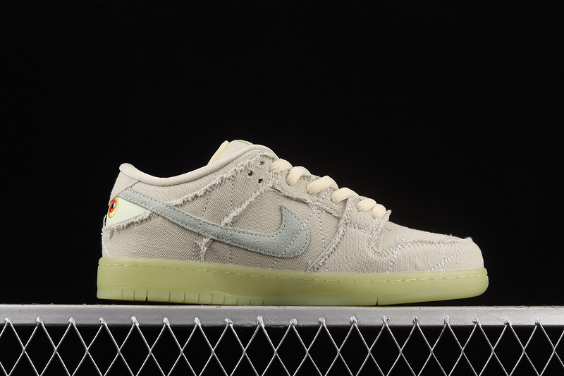 Dunk Low Sb Mummy Coconut Milk/Seafoam/Yellow Strike 5