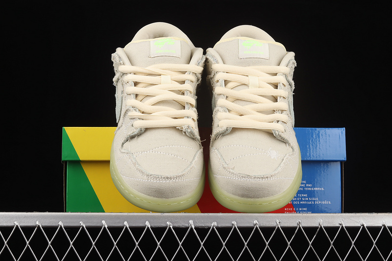 Dunk Low Sb Mummy Coconut Milk/Seafoam/Yellow Strike 29