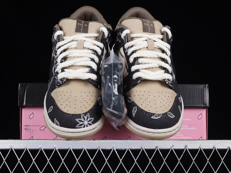 Travis Scott Sb Dunk Low Black/Parachute Beige/Petra Brown 9