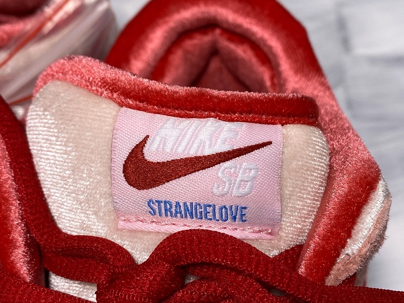 Sb Dunk Low Strangelove Skateboards Regular Box Pink/Red-White 21