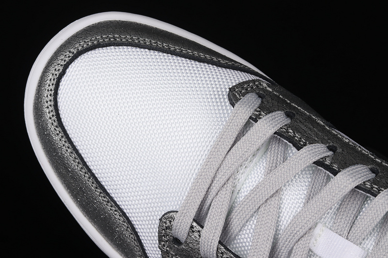 Sb Dunk Low Shimmer Silver/Black/White 15