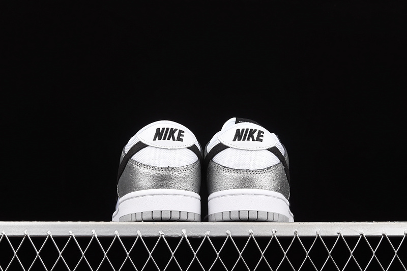 Sb Dunk Low Shimmer Silver/Black/White 31