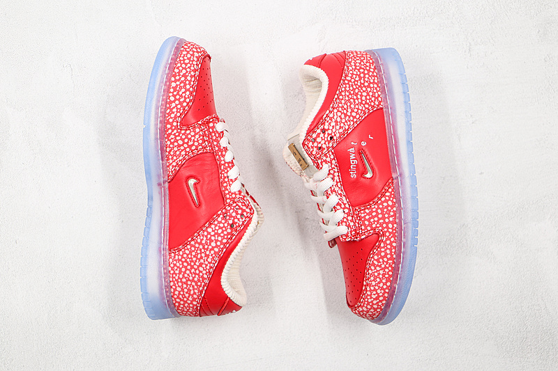 Stingwater X Dunk Low Sb Magic Mushroom University Red/White 17