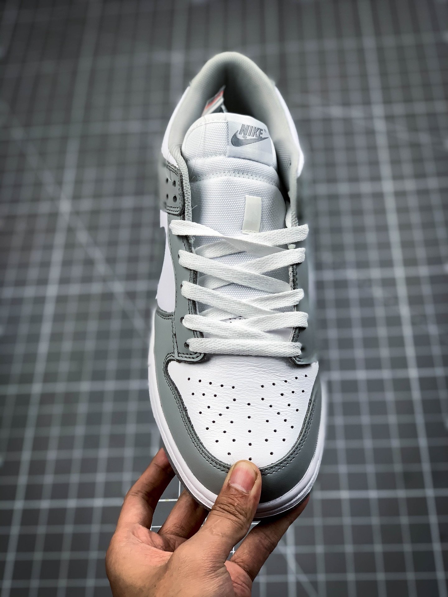 Sb Dunk Low White/Photon Dust/Grey 11