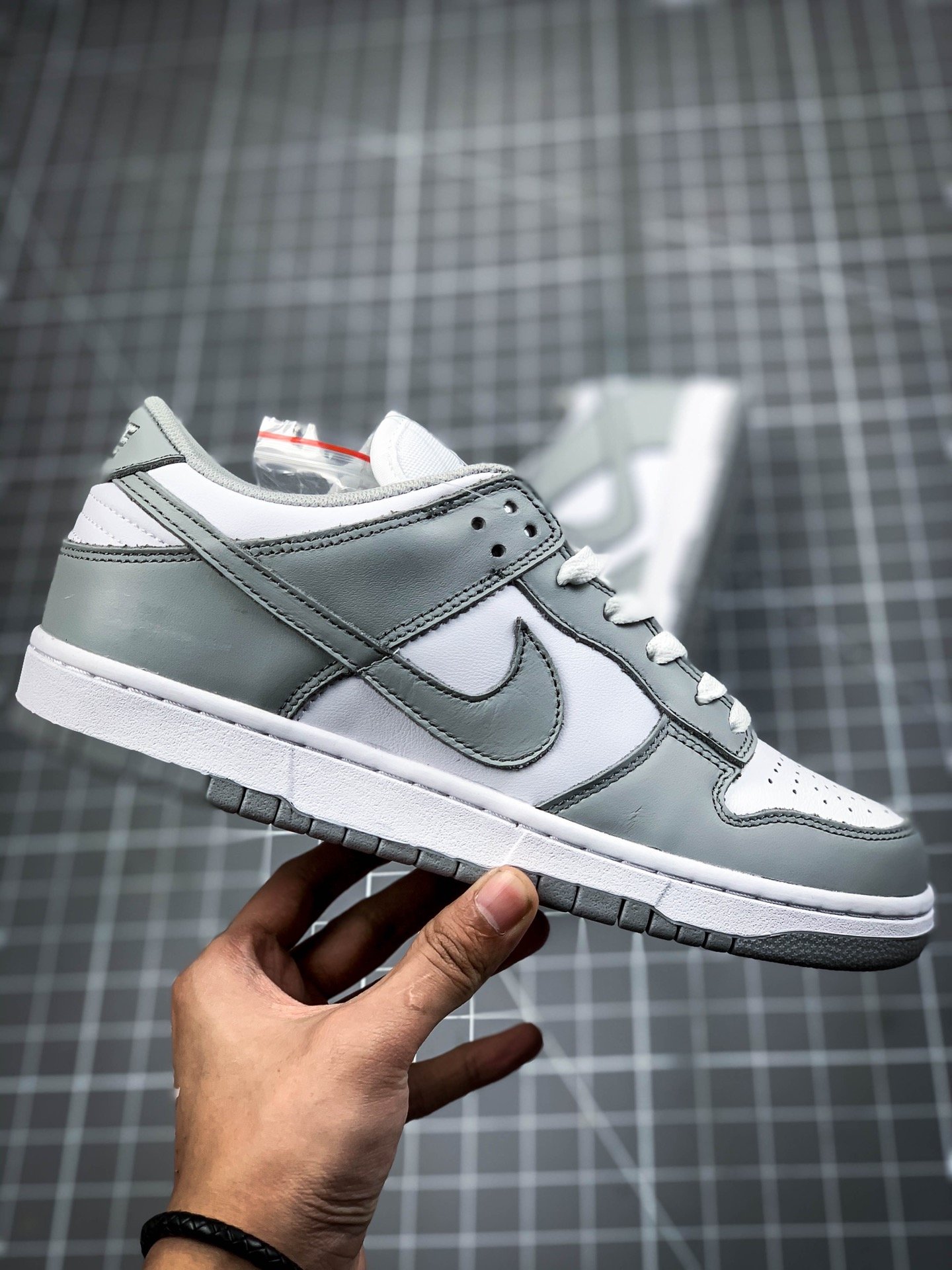 Sb Dunk Low White/Photon Dust/Grey 13