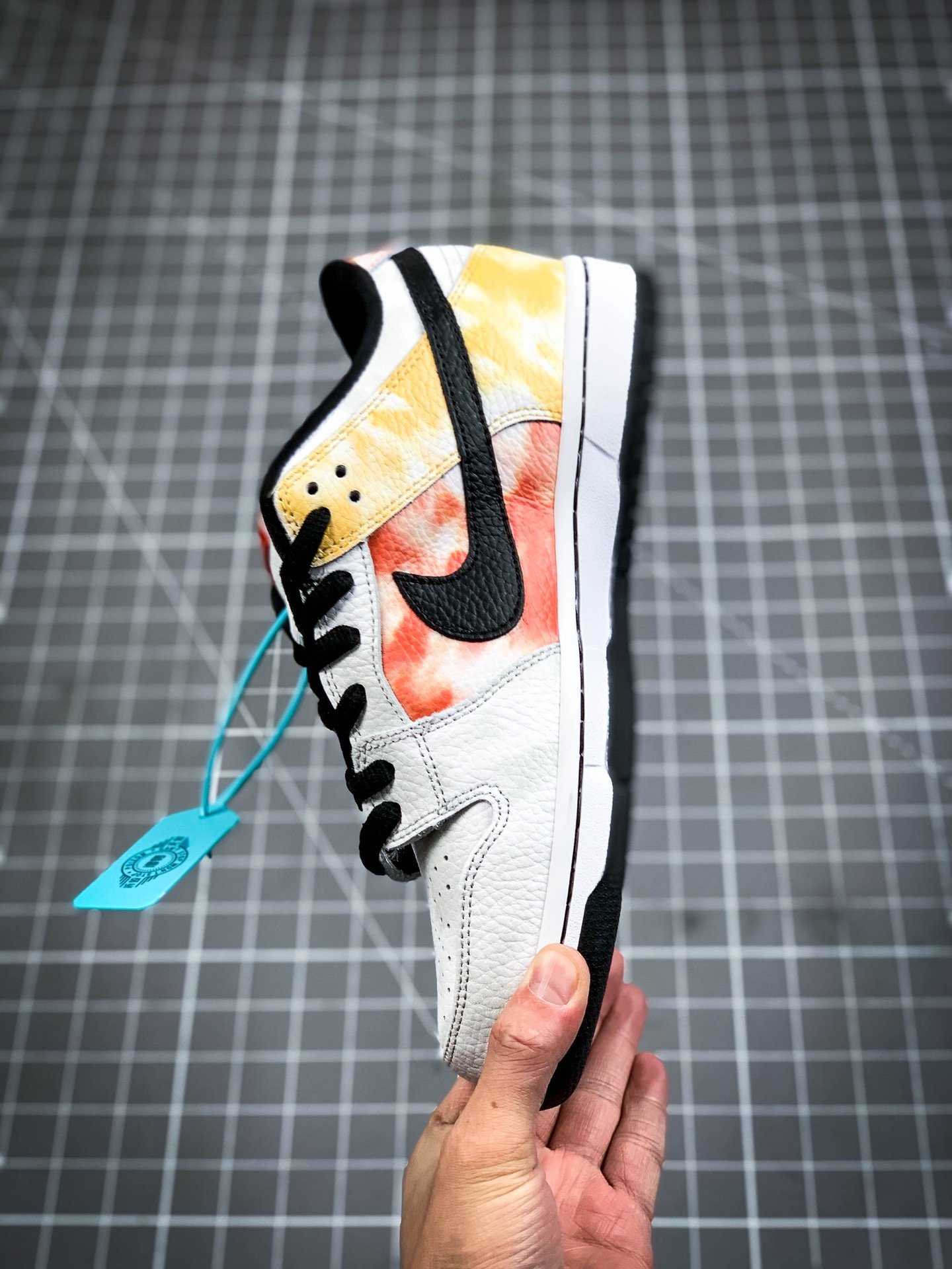 Sb Dunk Low Raygun Tie-Dye White/Black-Orange Flash 13