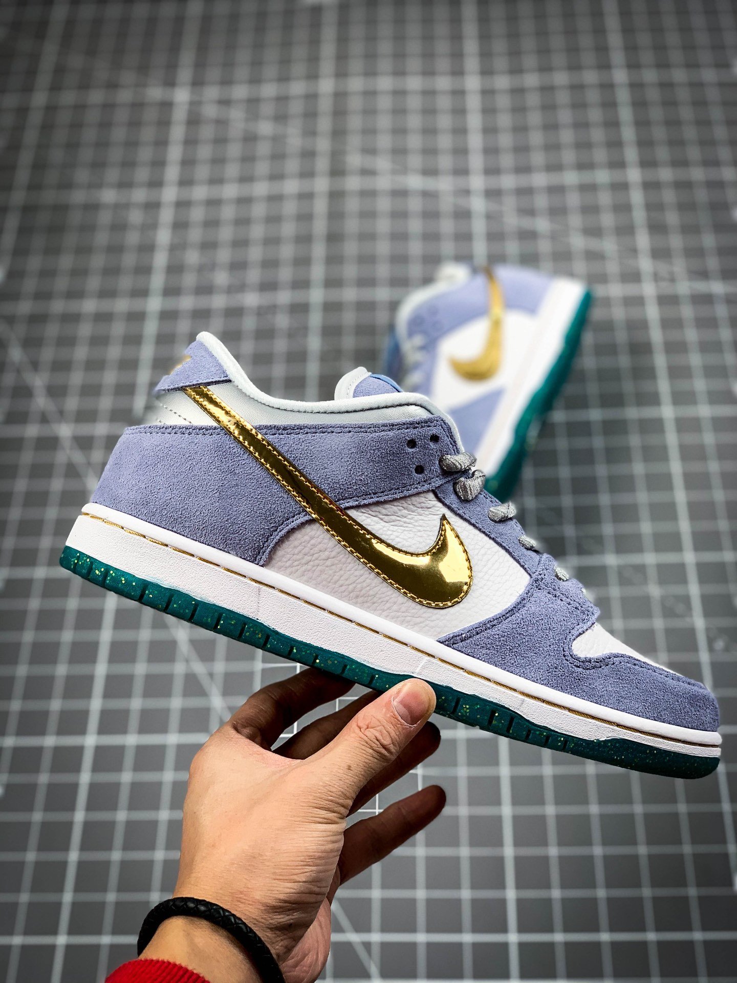 Sean Cliver X Sb Dunk Low Pro Qs Light Blue/White/Gold 5