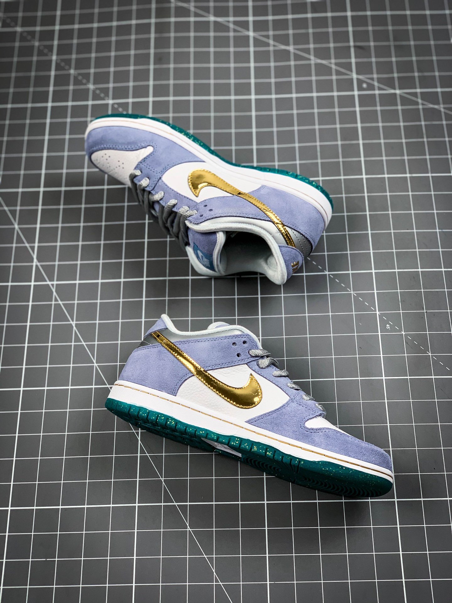 Sean Cliver X Sb Dunk Low Pro Qs Light Blue/White/Gold 7