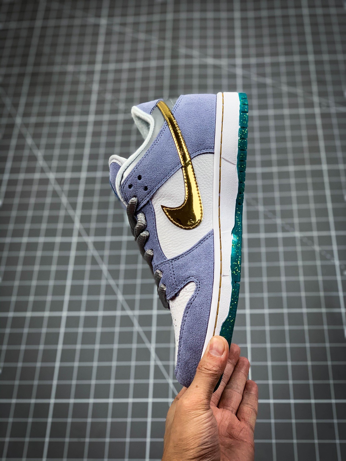 Sean Cliver X Sb Dunk Low Pro Qs Light Blue/White/Gold 11