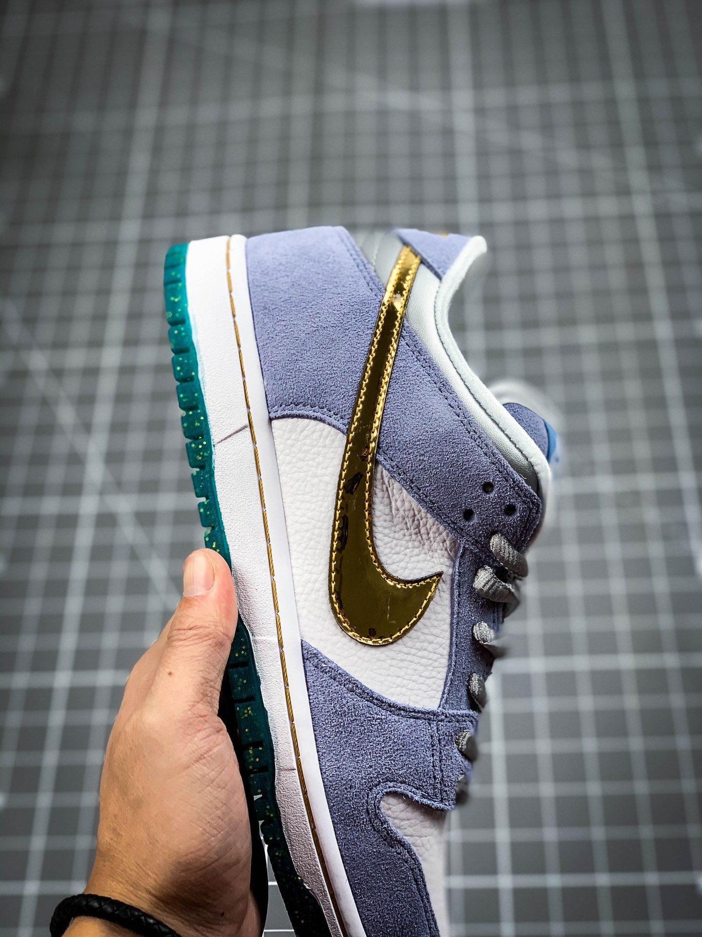 Sean Cliver X Sb Dunk Low Pro Qs Light Blue/White/Gold 17