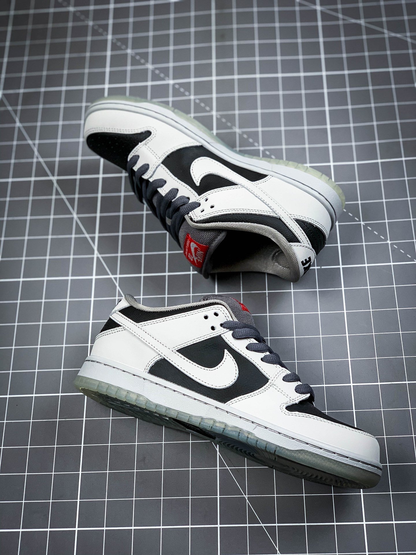 Atlas X Dunk Low Premium Sb Wolf Grey/Black/Red 3