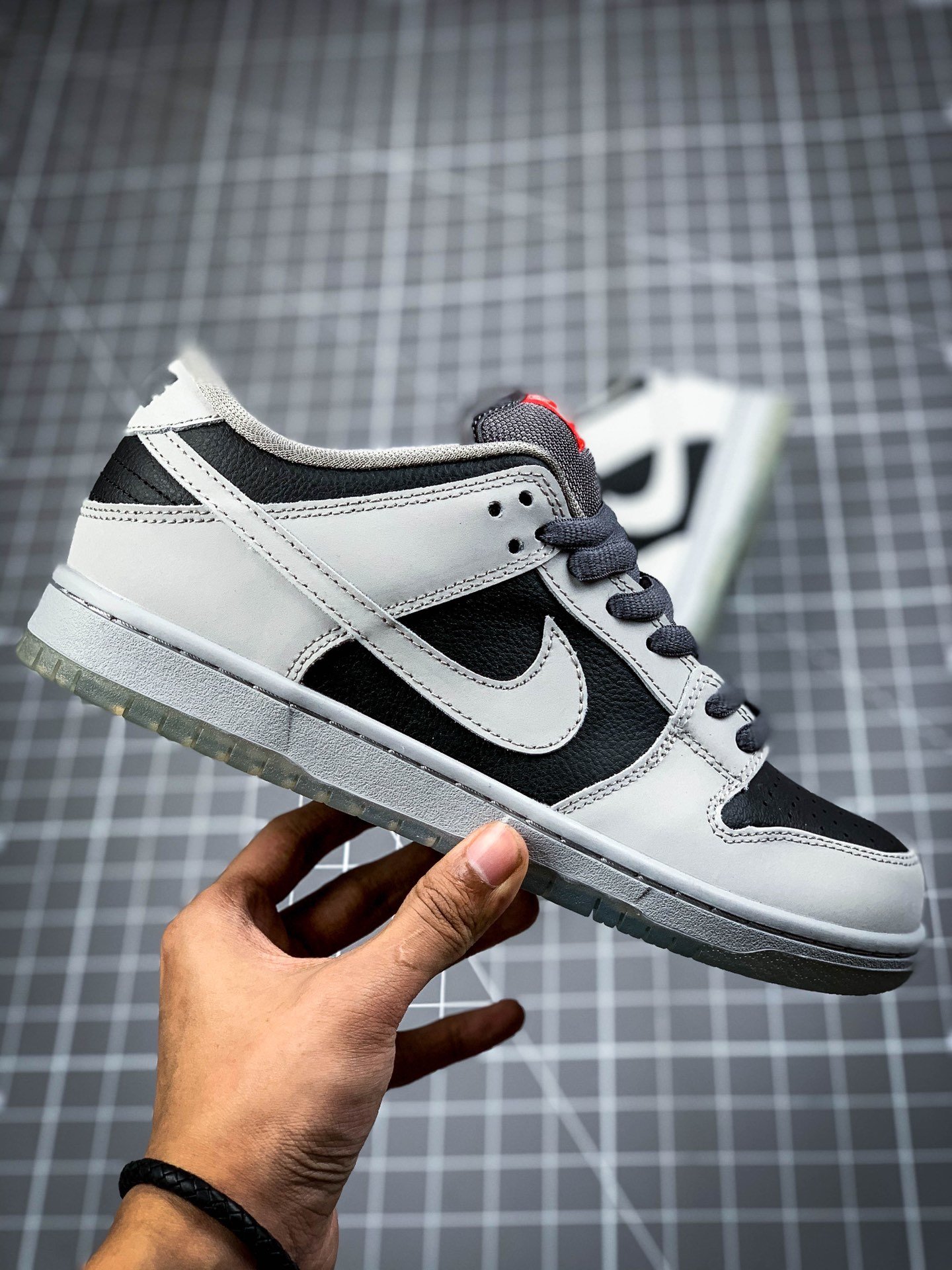 Atlas X Dunk Low Premium Sb Wolf Grey/Black/Red 5