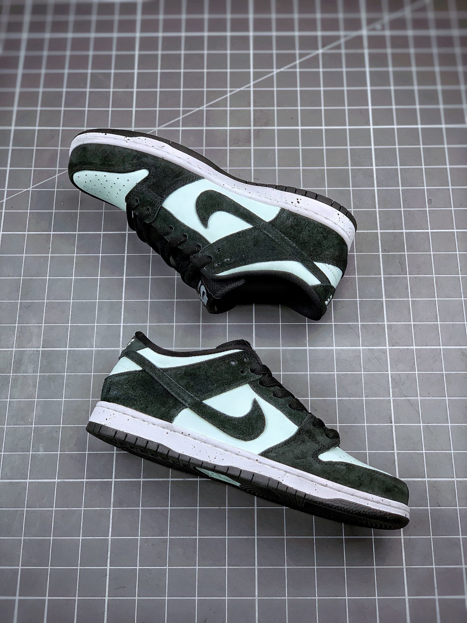 Original Quality Zoom Dunk Low Pro Sb Barely Green Black/Barely Green-White 15