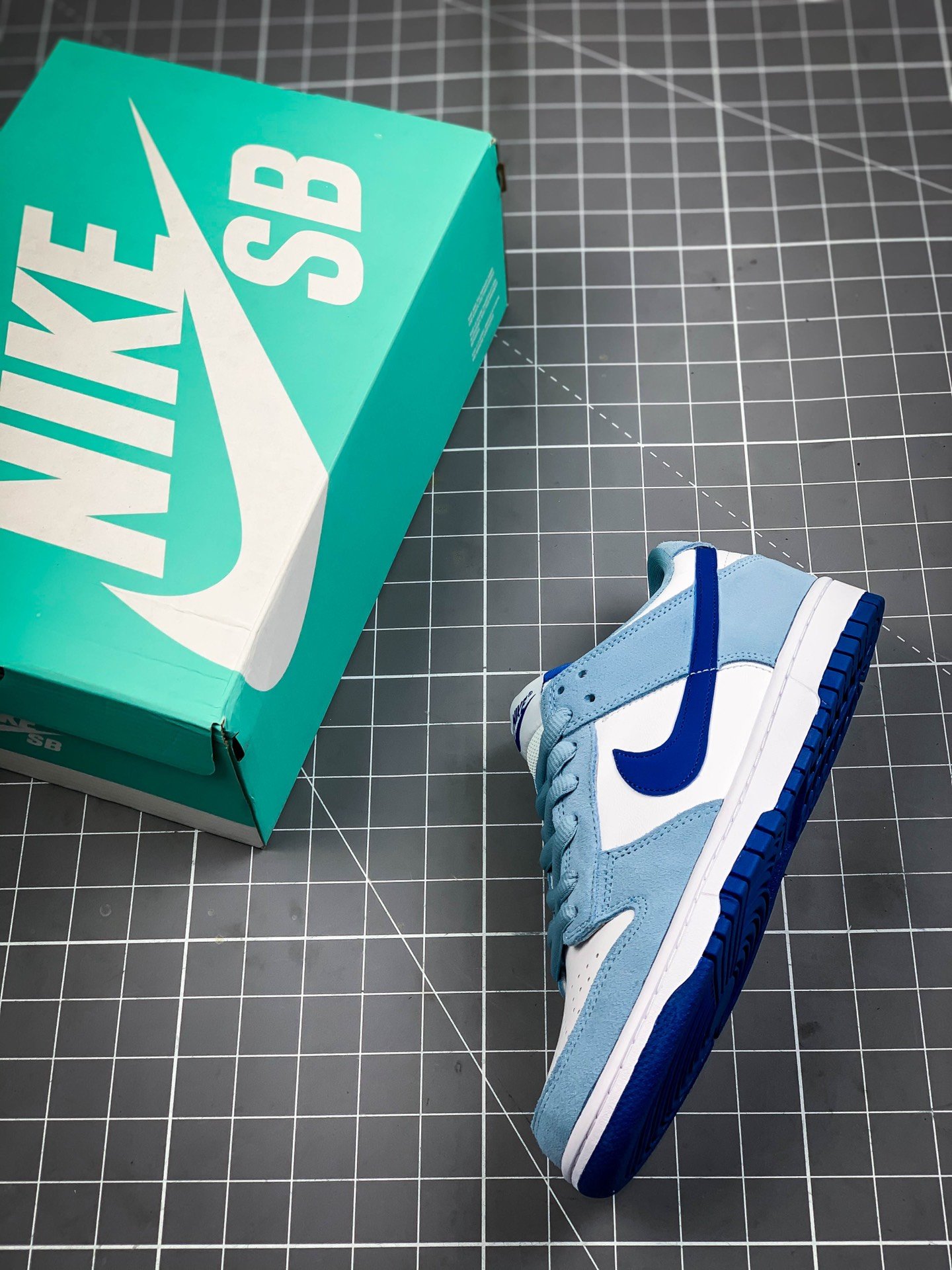 Sb Dunk Low White/Light Blue/Royal Blue 17