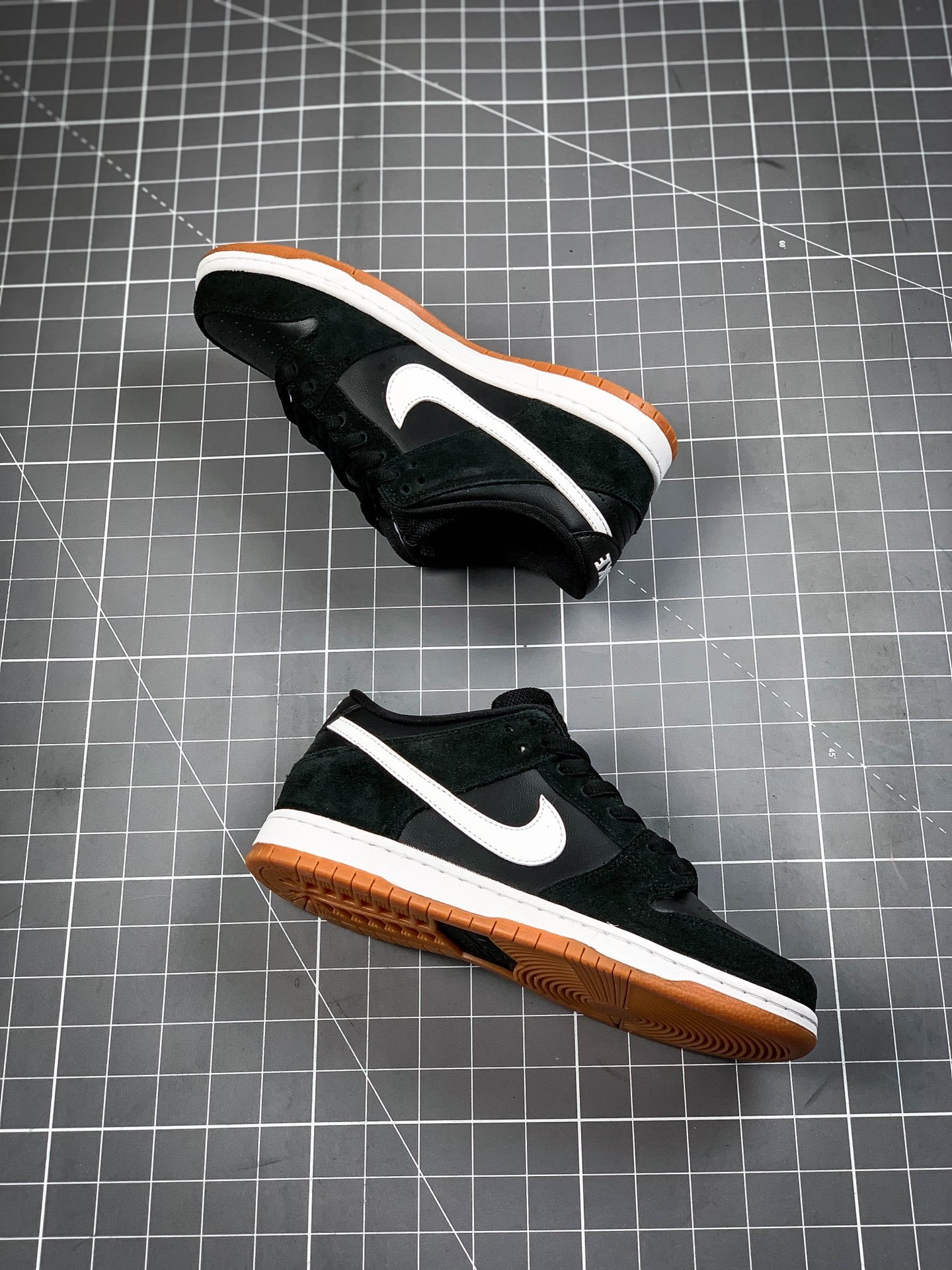 Sb Zoom Dunk Low Pro Black/White-Gum Light Brown 5