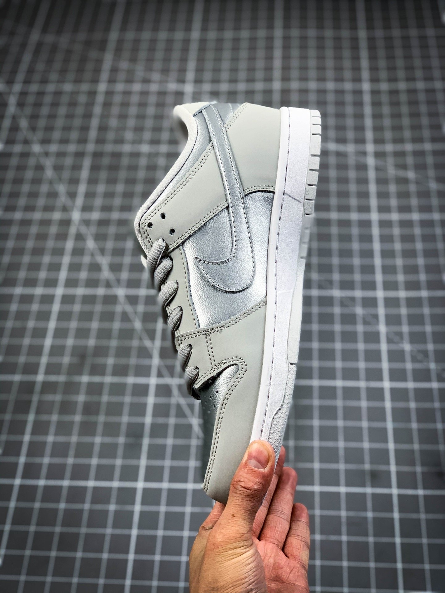 Sb Zoom Dunk Low Pro Metallic Silver/Grey/White 11