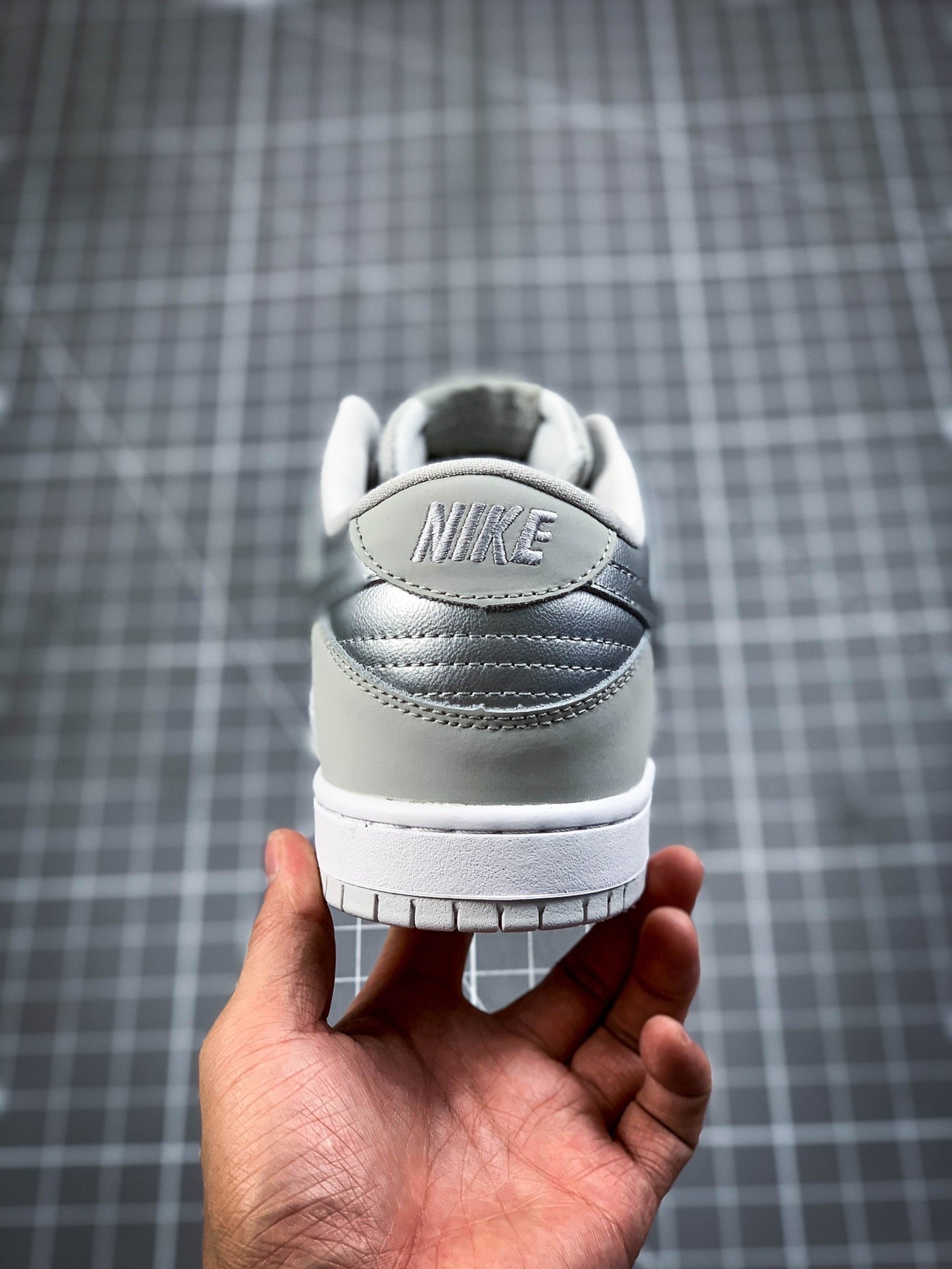 Sb Zoom Dunk Low Pro Metallic Silver/Grey/White 13