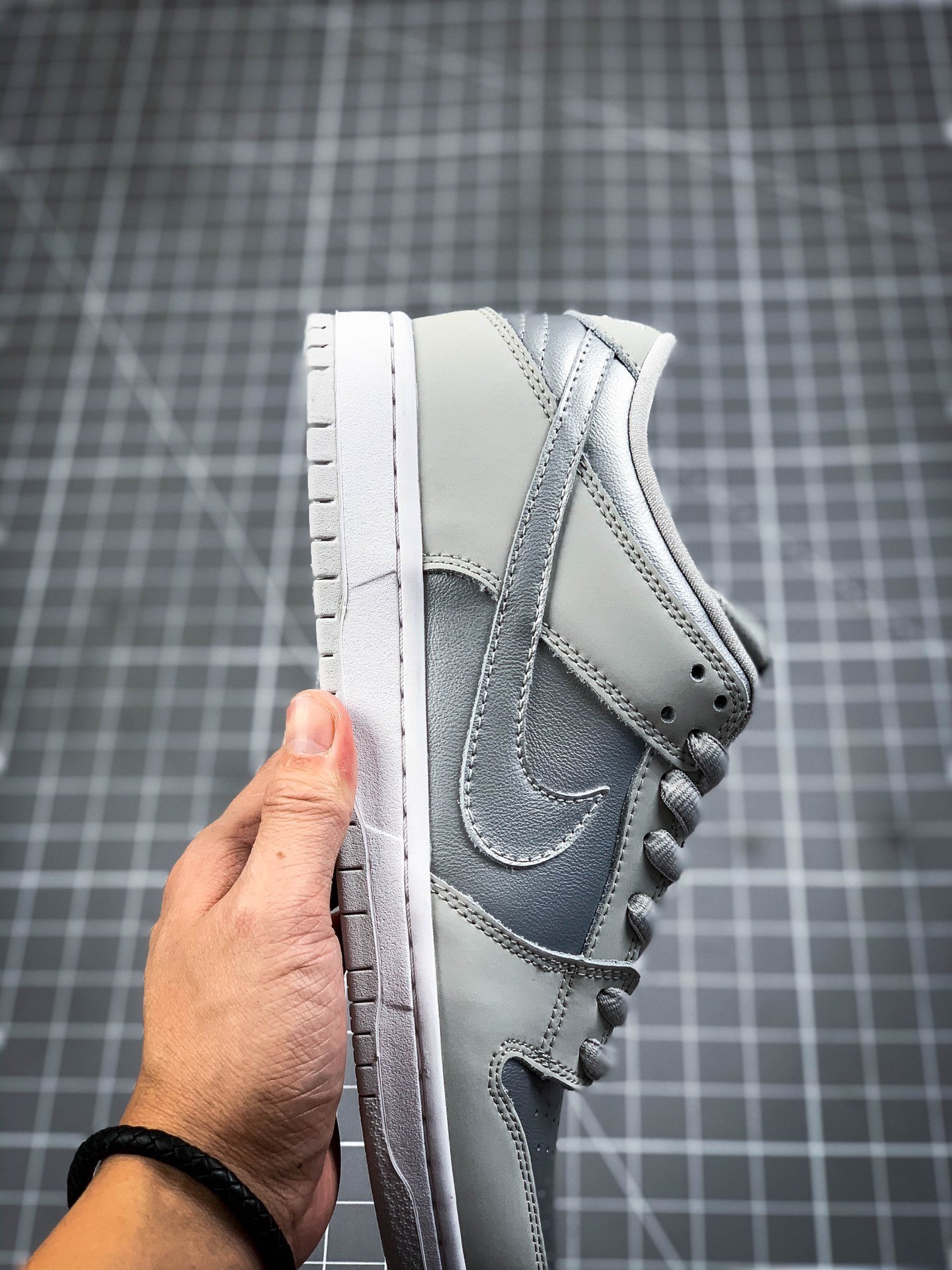 Sb Zoom Dunk Low Pro Metallic Silver/Grey/White 15