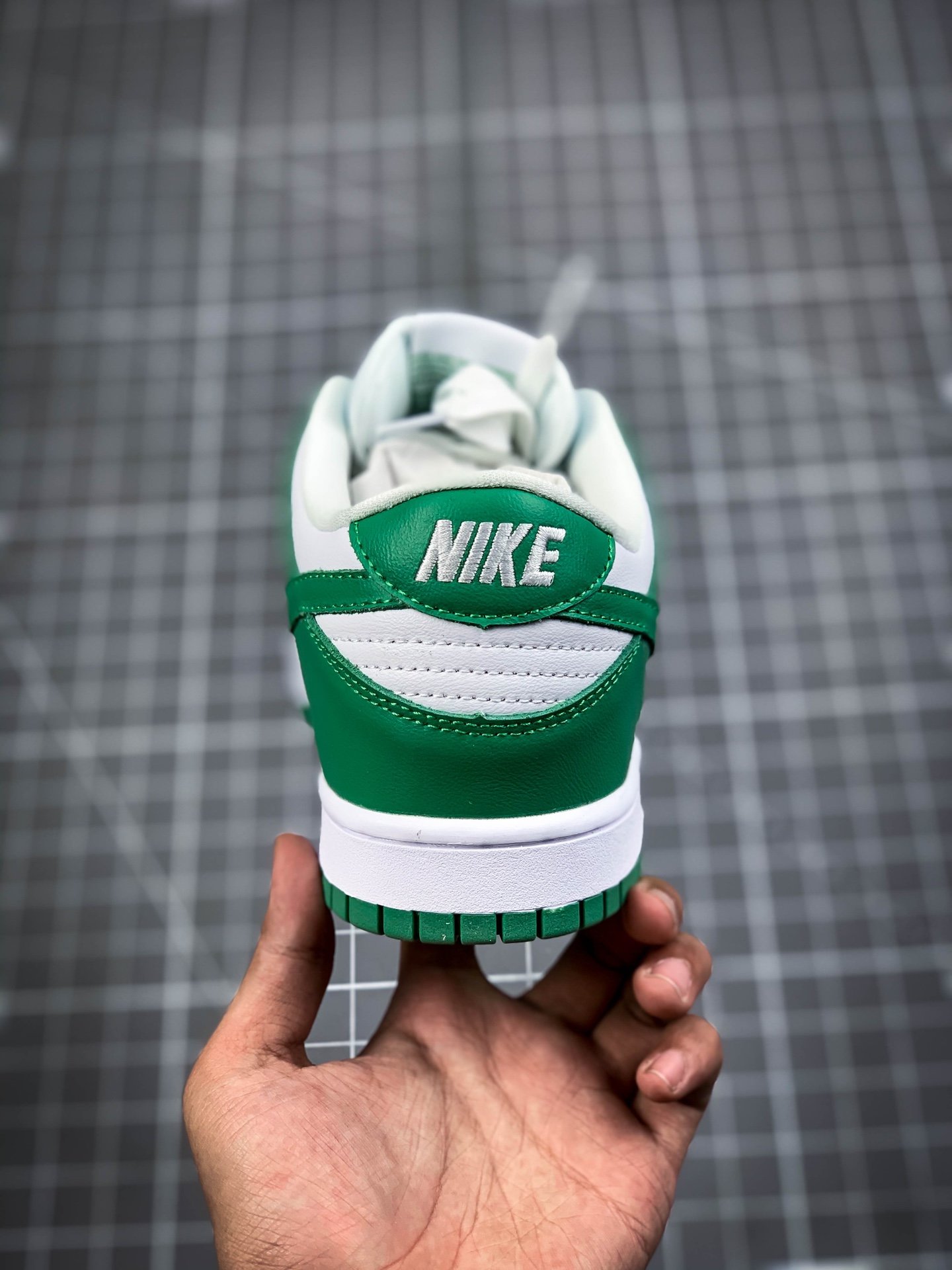 Sb Dunk Low Green Glow White/White/Green Glow 3