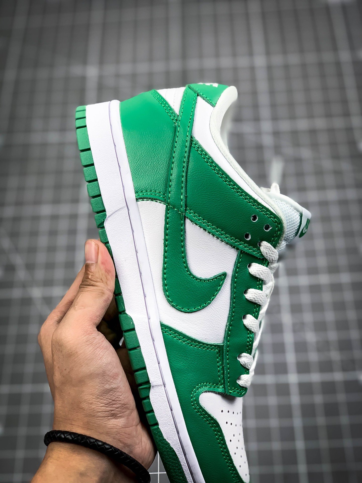 Sb Dunk Low Green Glow White/White/Green Glow 9