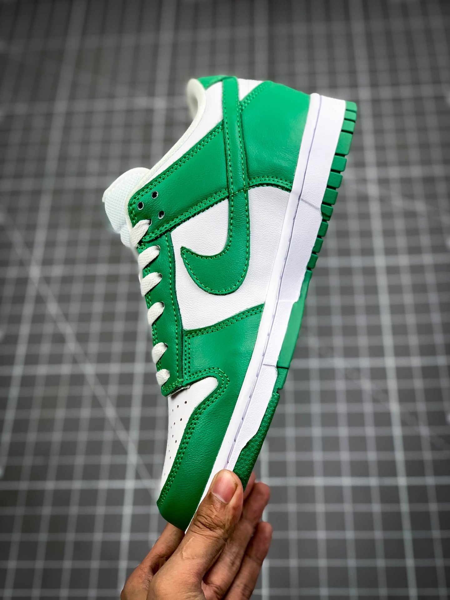 Sb Dunk Low Green Glow White/White/Green Glow 13