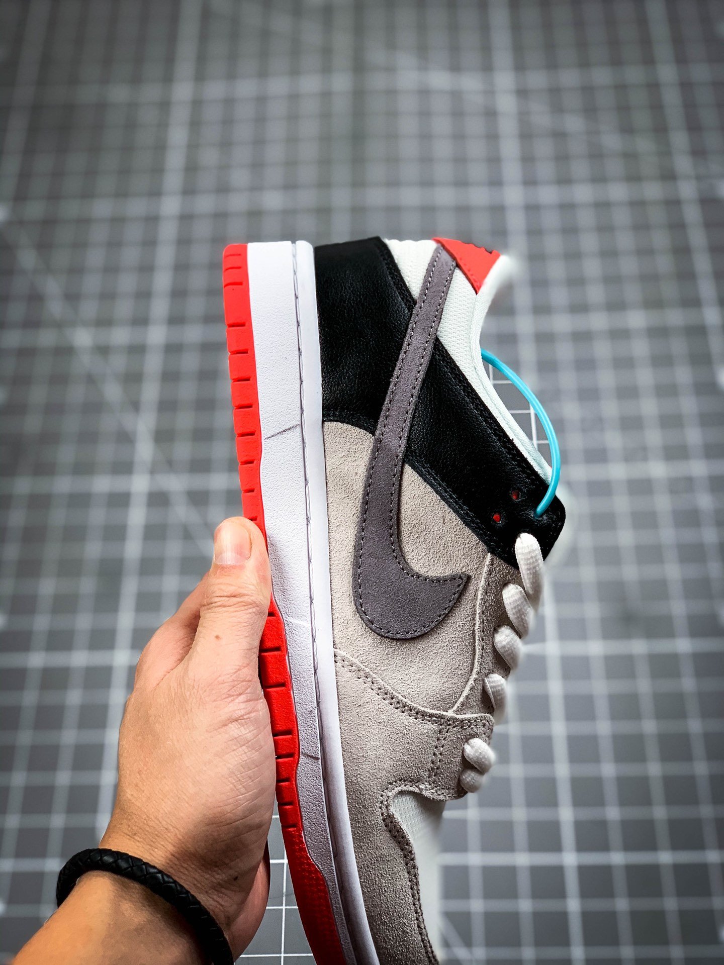 Sb Dunk Low Infrared Orange Label White/Cement Grey-Black-Infrared 9