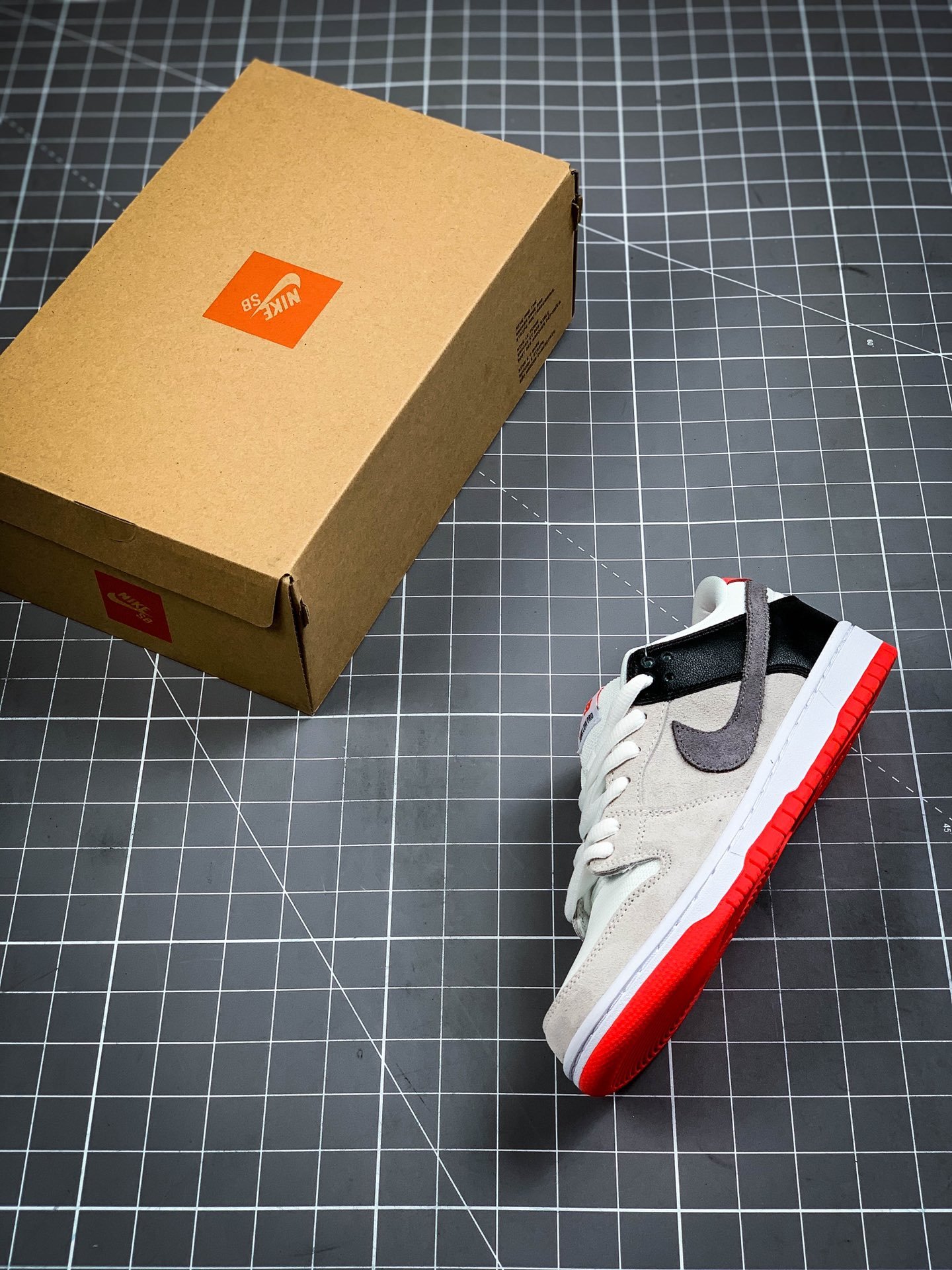 Sb Dunk Low Infrared Orange Label White/Cement Grey-Black-Infrared 13