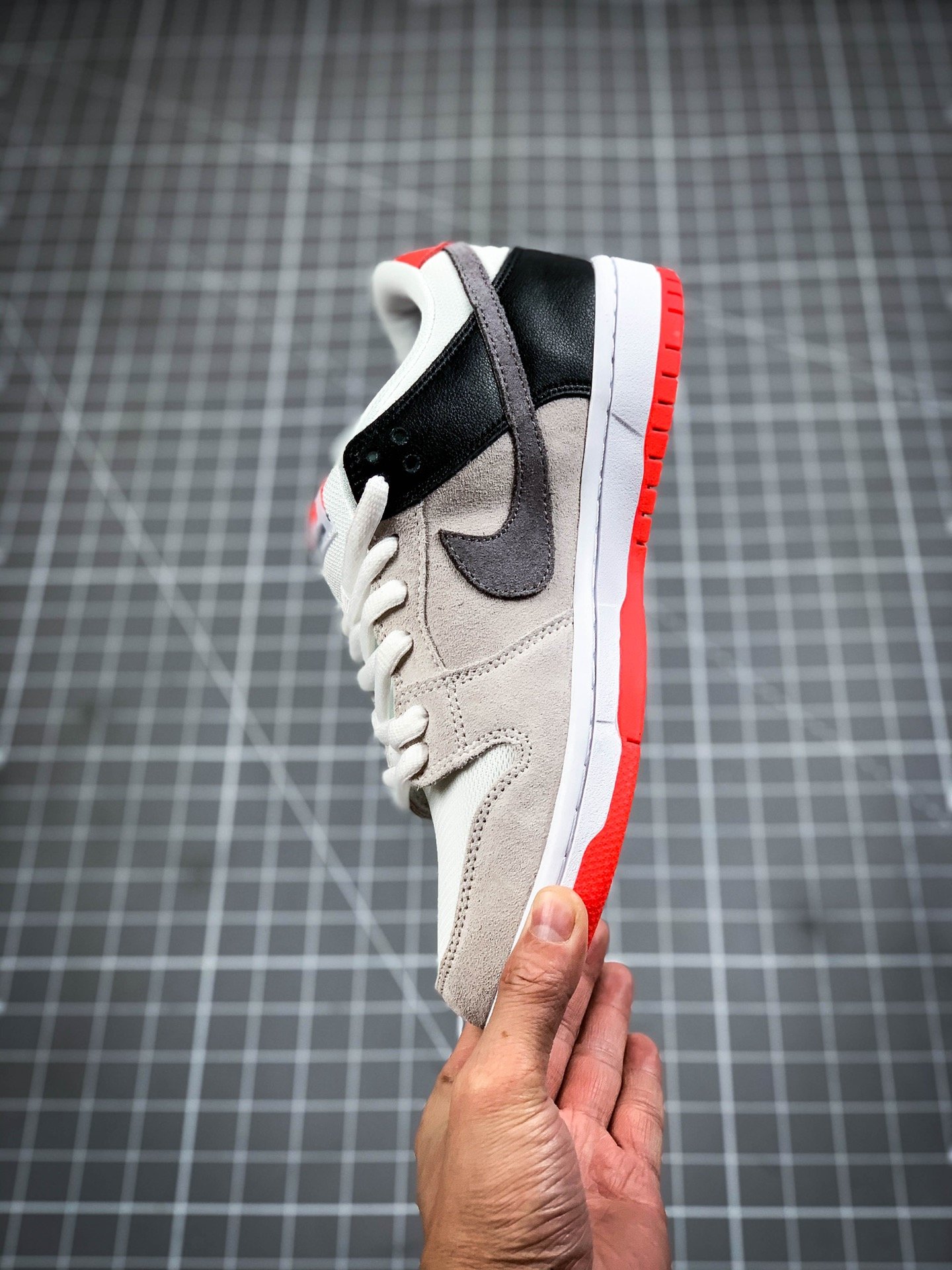 Sb Dunk Low Infrared Orange Label White/Cement Grey-Black-Infrared 17