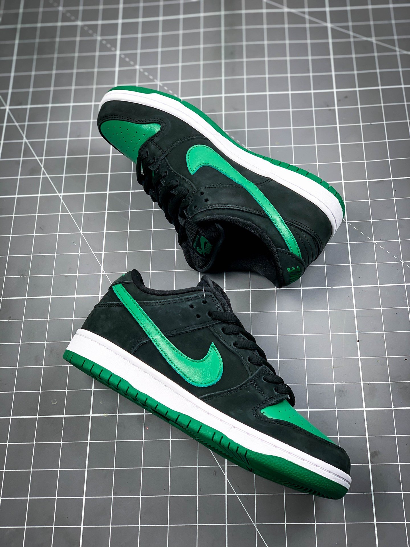 Sb Dunk Low Pro Black/Pine Green-White 9