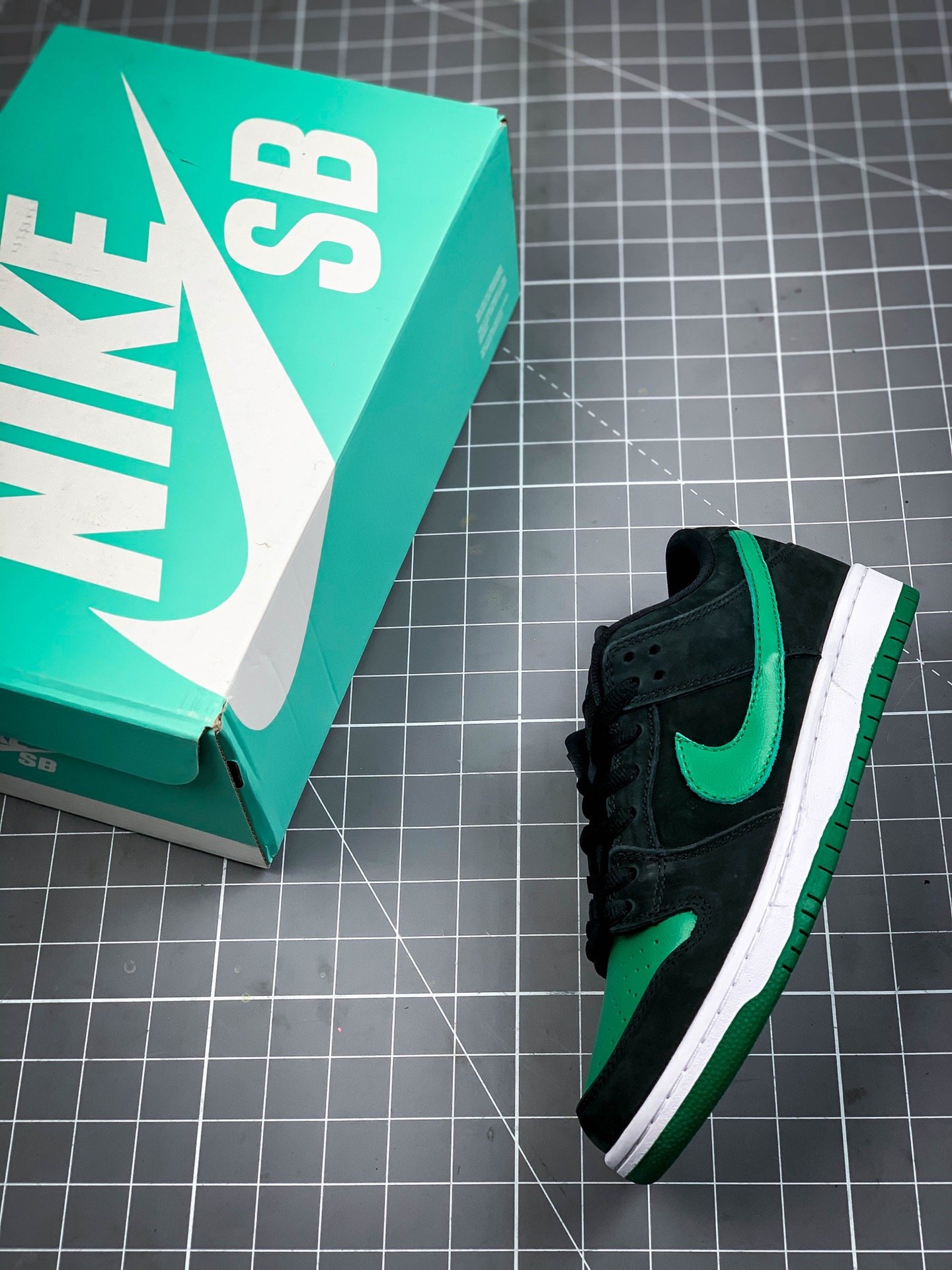 Sb Dunk Low Pro Black/Pine Green-White 13