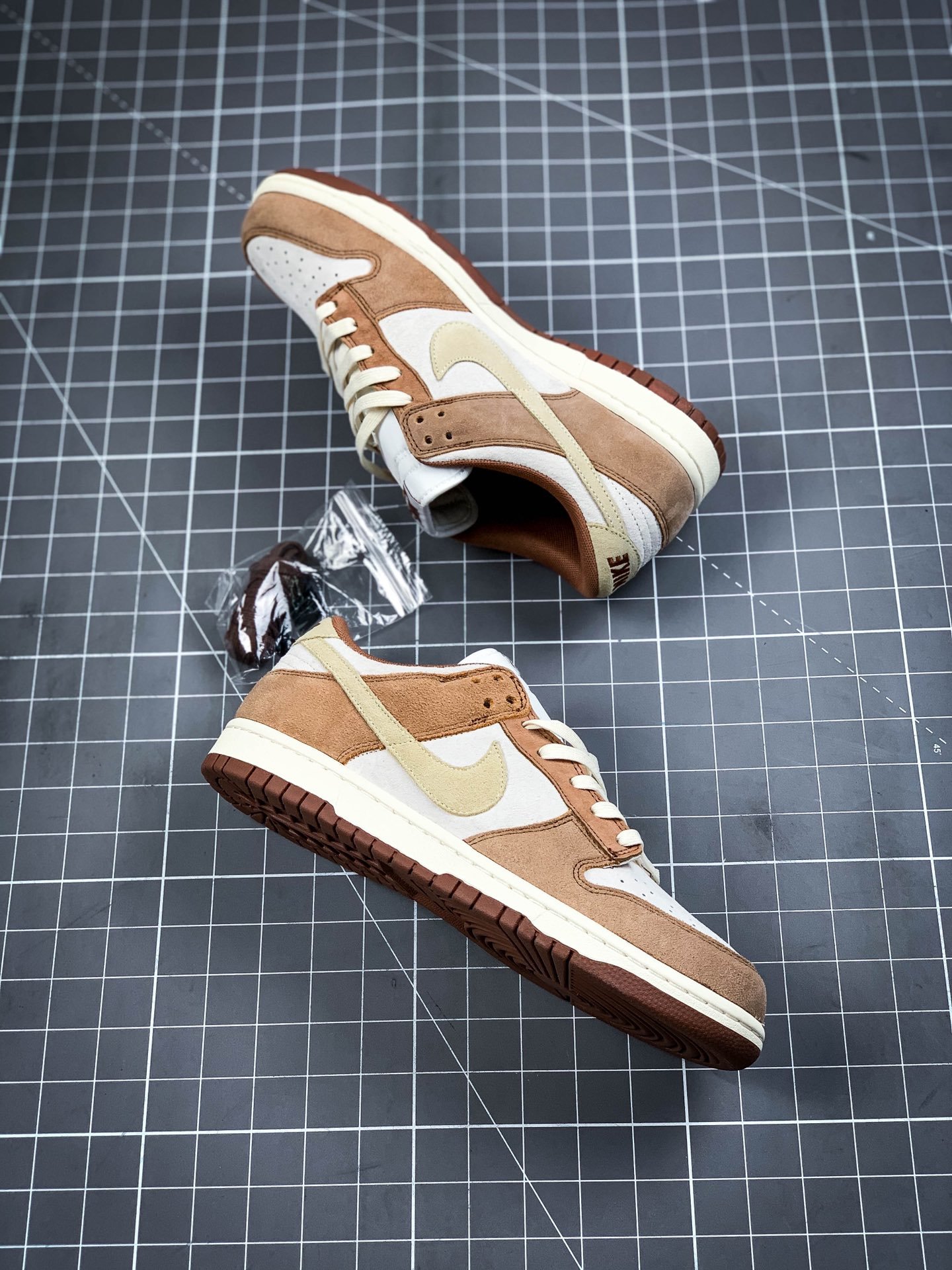 Sb Dunk Low Sail/Medium Curry-Fossil 9