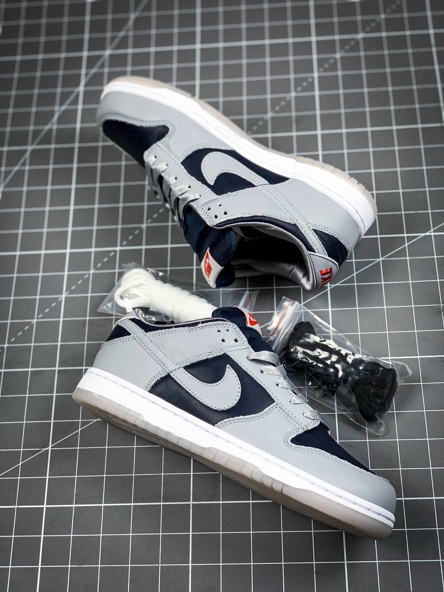 Sb Dunk Low Shadow Grey/Navy Blue/White 7