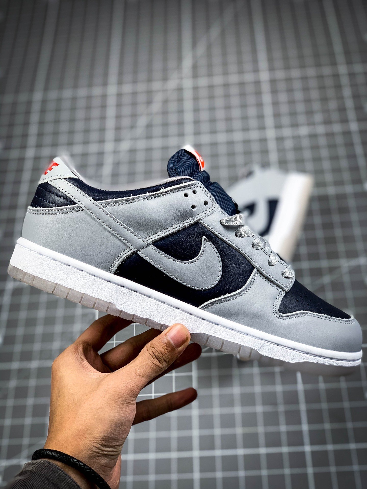 Sb Dunk Low Shadow Grey/Navy Blue/White 17