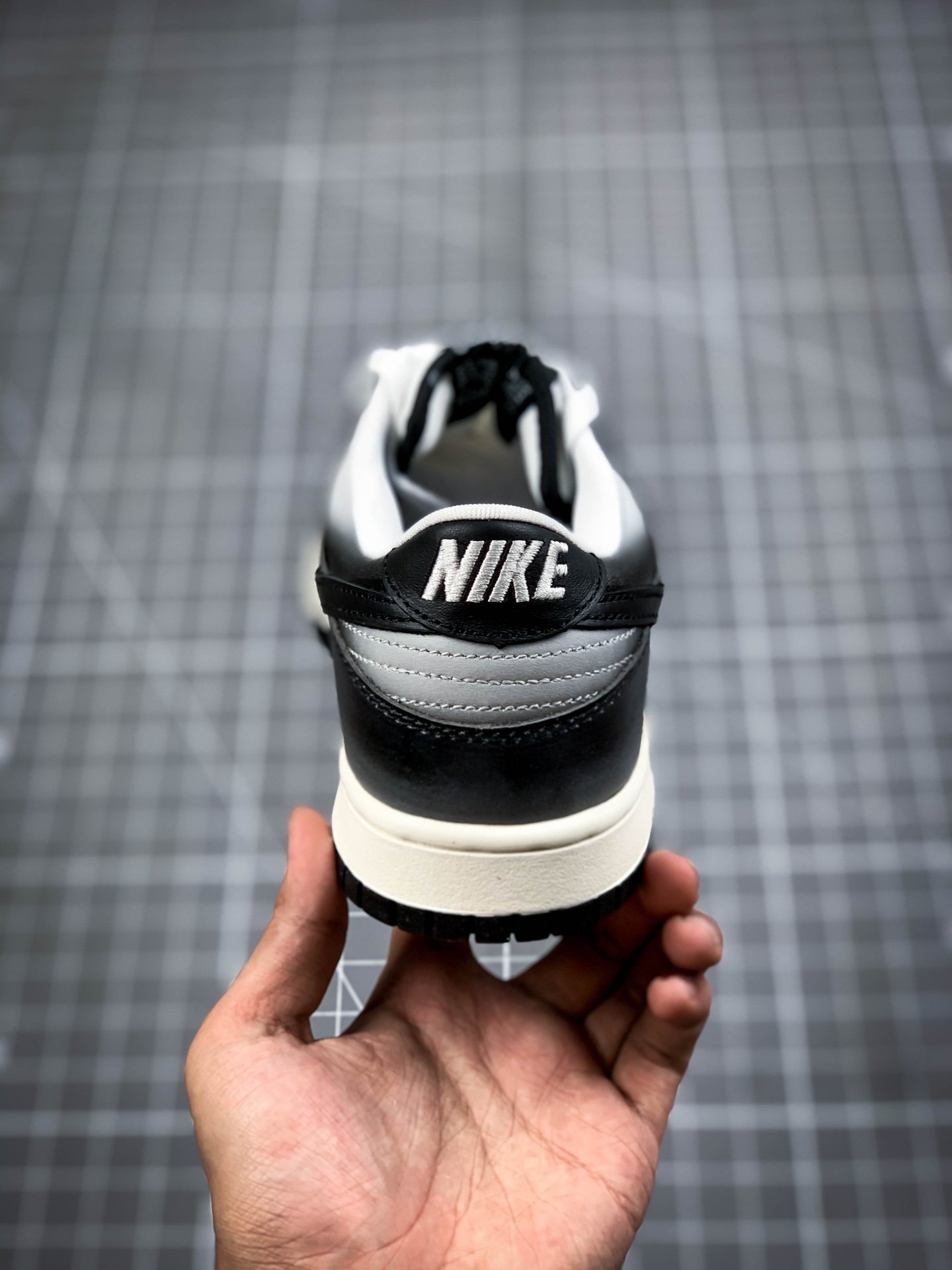 Sb Dunk Premium Haze White/Black-Medium Grey 7