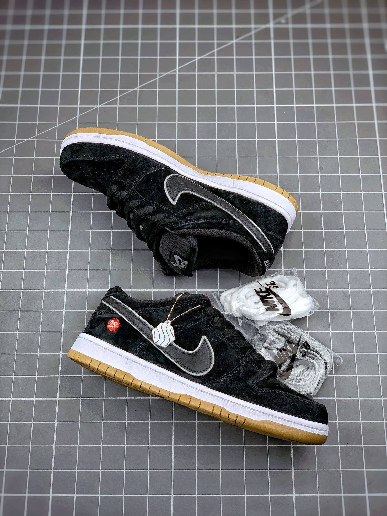 Dunk Sb Low Quartersnacks Black/Black-Reflective Silver 5